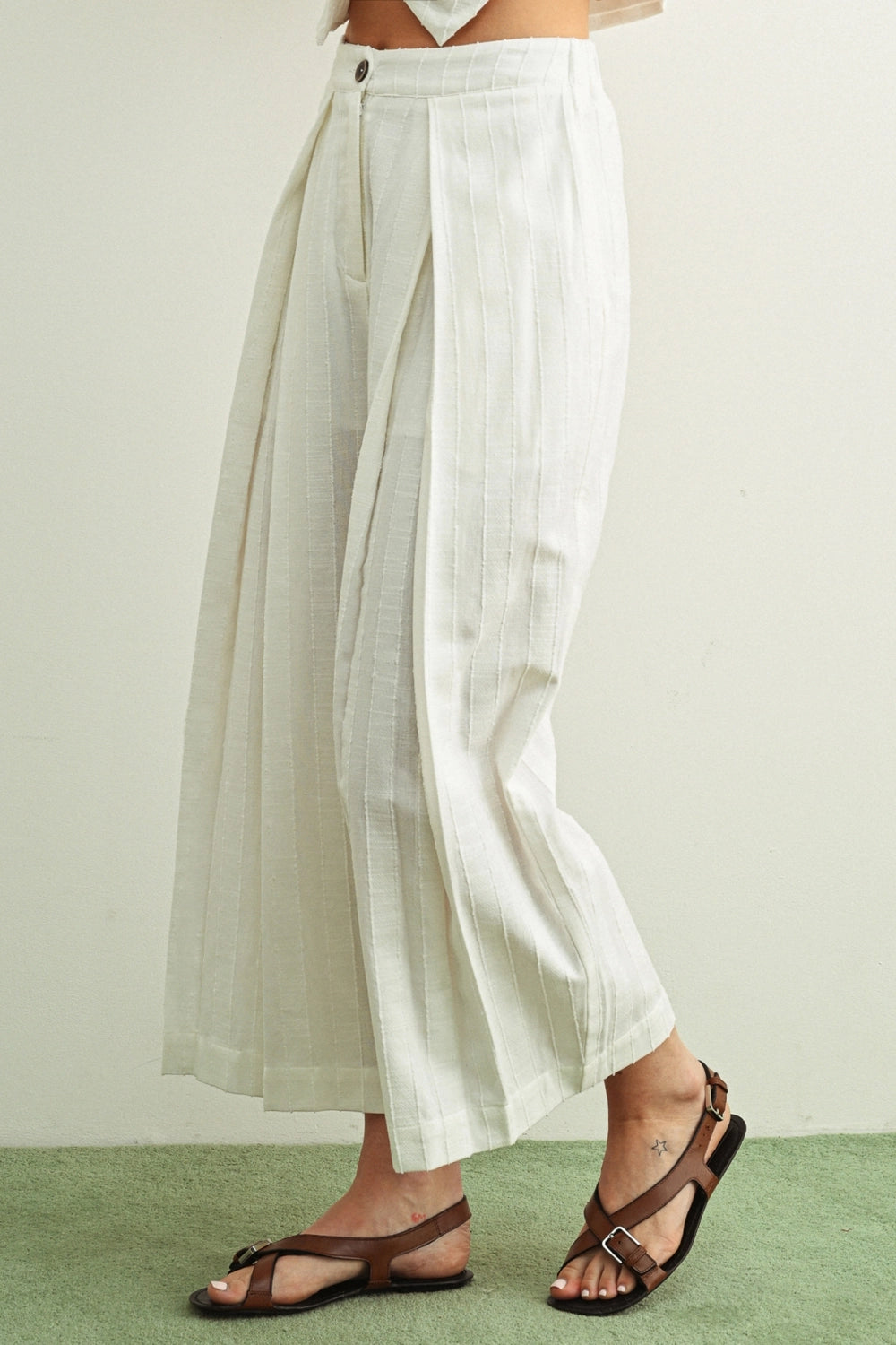 Textured Fabric Front Pleat Detail Pants