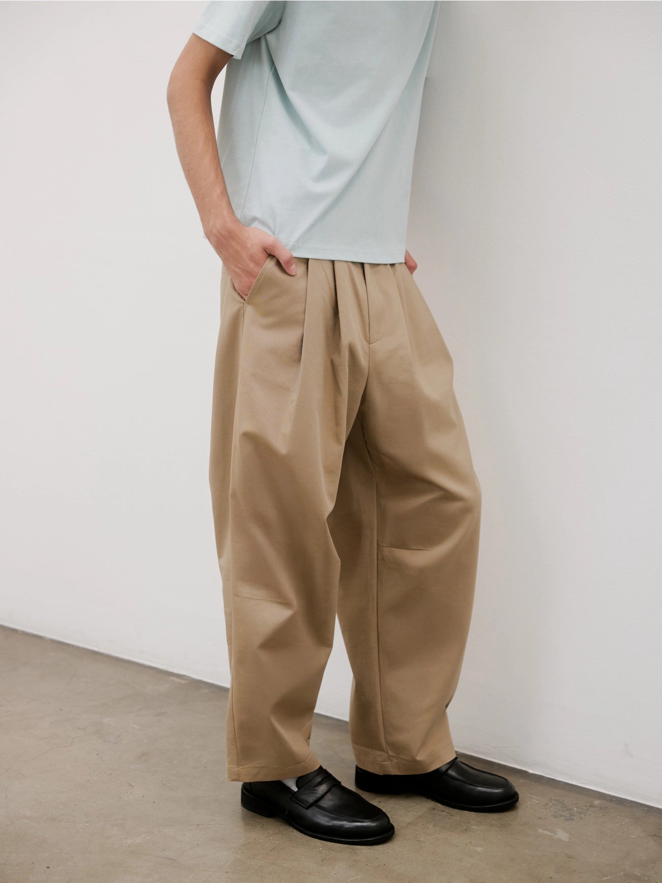 The Dennis Pants | Pleated Elastic Waist Barrel Trousers