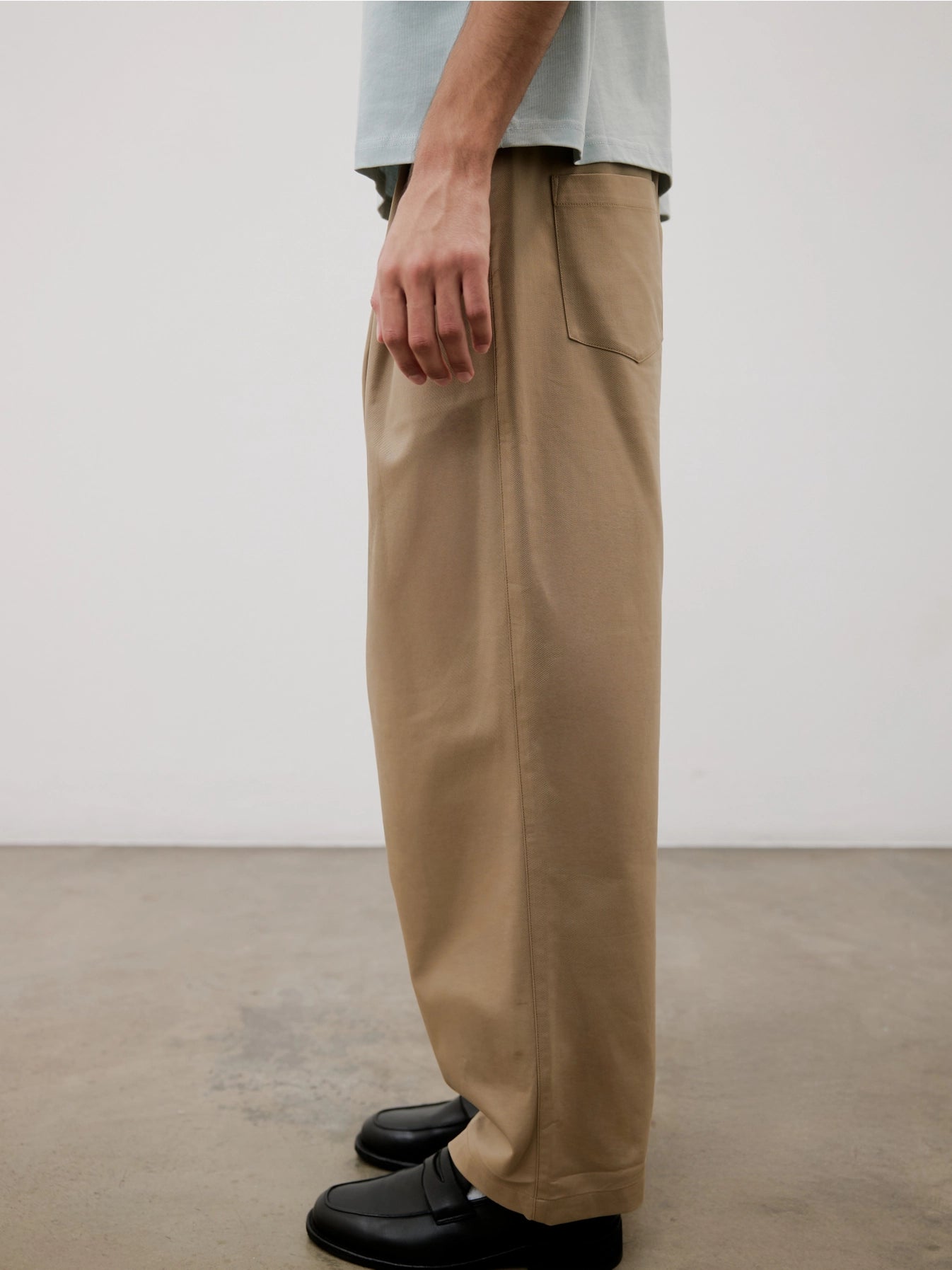 The Dennis Pants | Pleated Elastic Waist Barrel Trousers