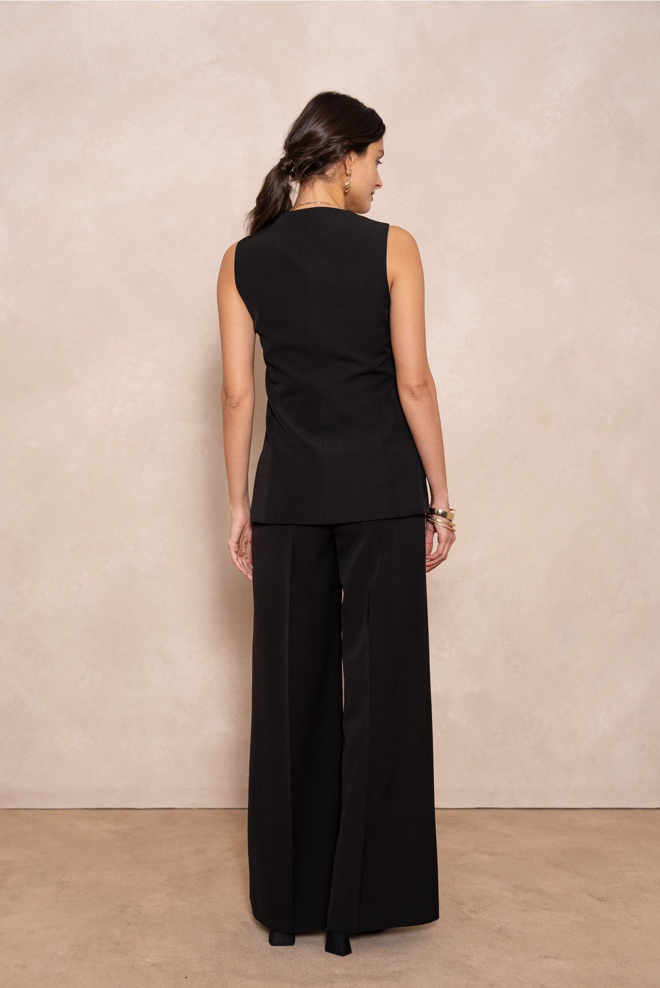 [Timeless] Long Sleeveless Vest with Textured Gold Buttons