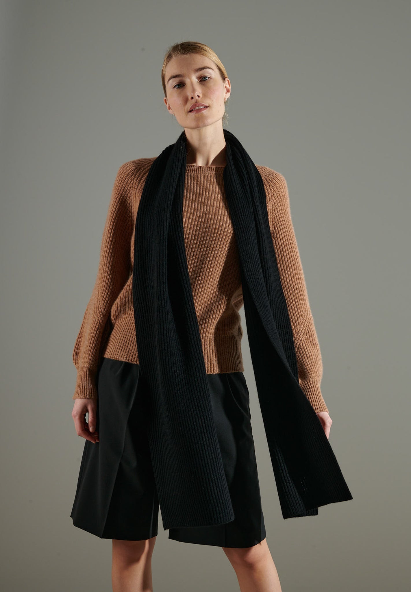 UNI 10 Echarpe côte anglaise 4 fils en cachemire noir-écharpe-Studio Cashmere8-TU-SC8-00845-noir-Urbanheer