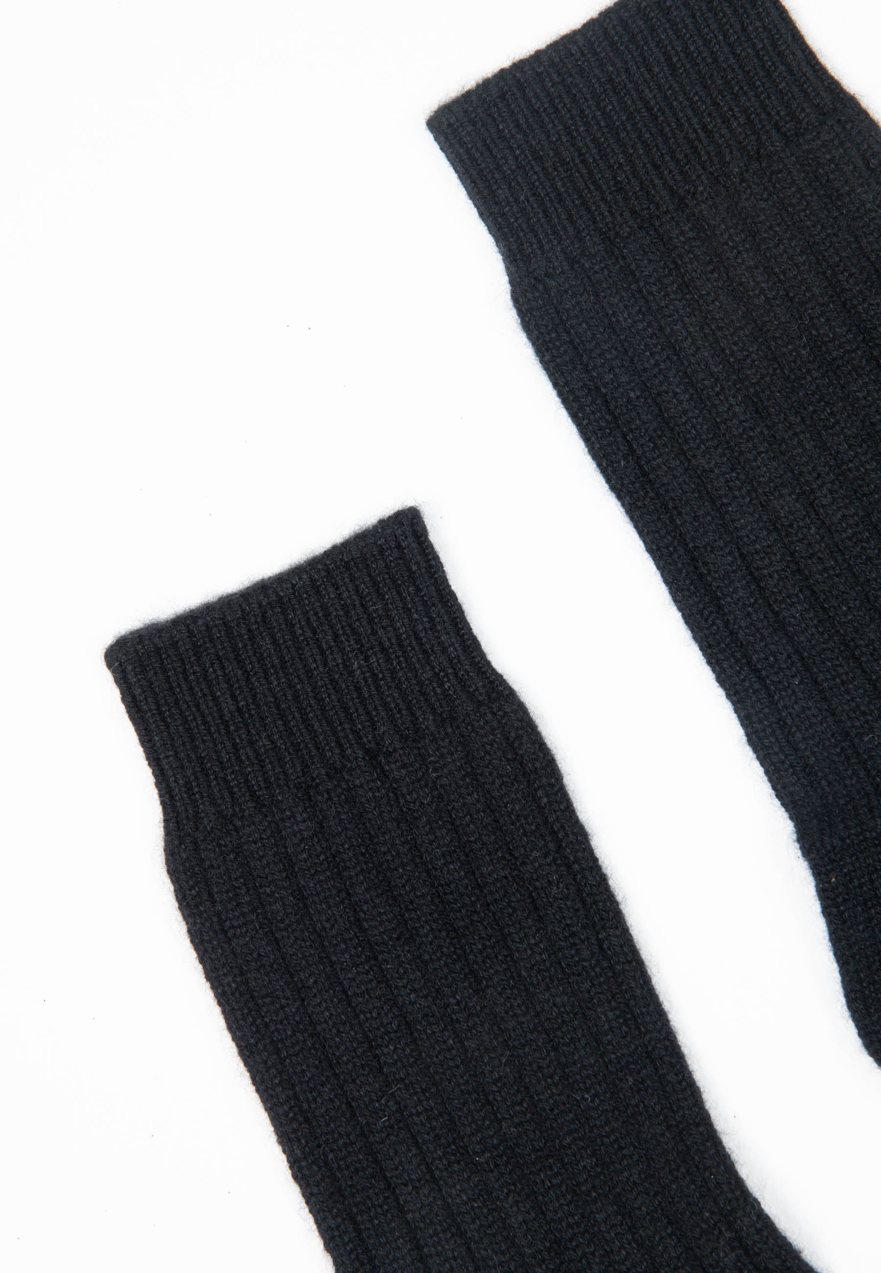 UNI 13 Chausettes en côte traditionnelle 4 fils en cachemire noir-chaussettes-Studio Cashmere8-TU-SC8-00841-noir-Urbanheer