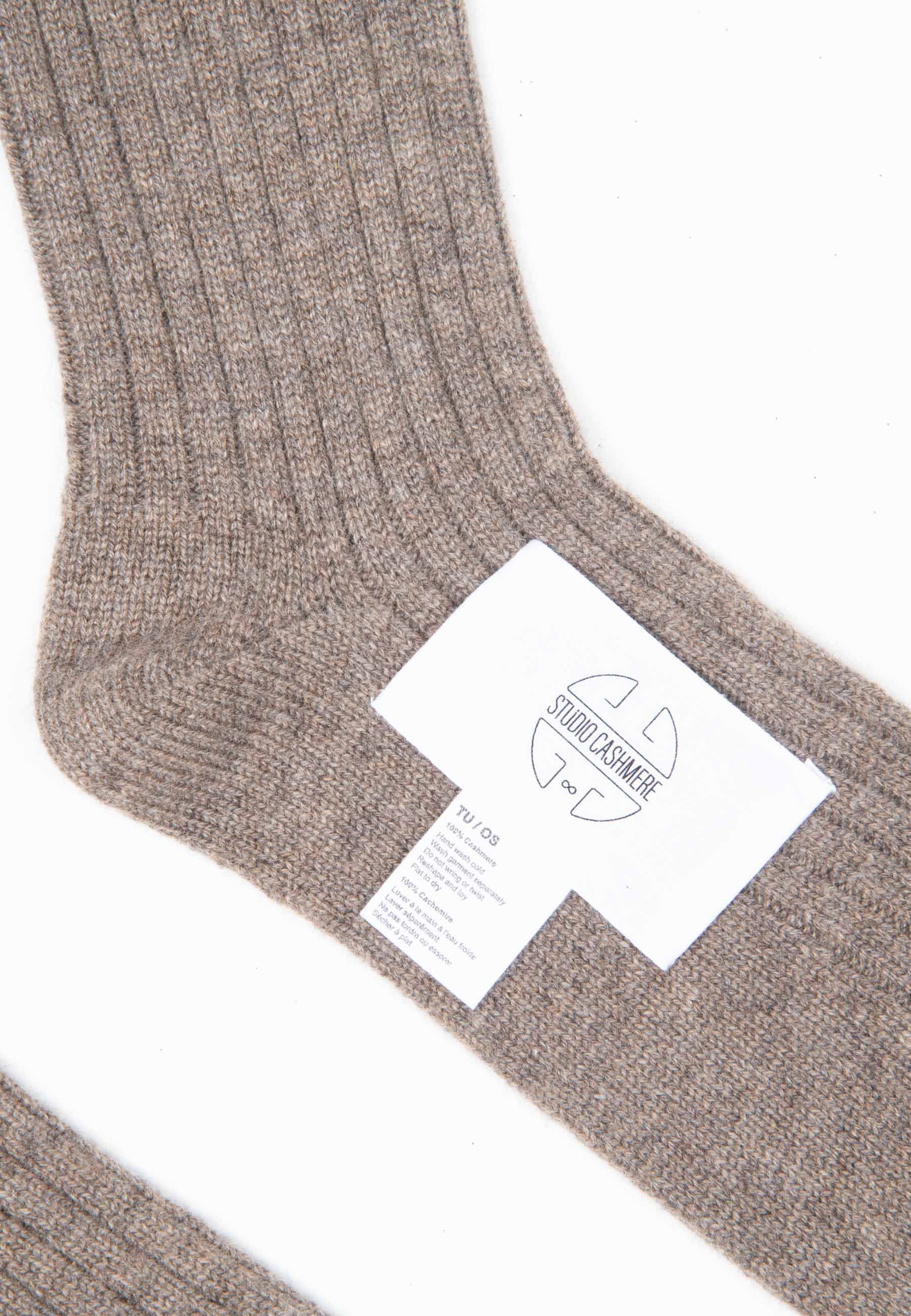 UNI 13 Chausettes en côte traditionnelle 4 fils en cachemire taupe-chaussettes-Studio Cashmere8-TU-SC8-00979-taupe-Urbanheer