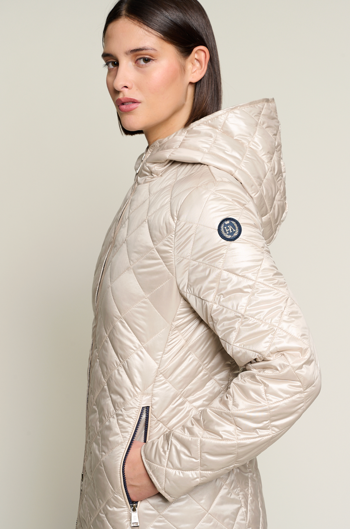 Women's Short Husky-Style Down Jacket in Champagne