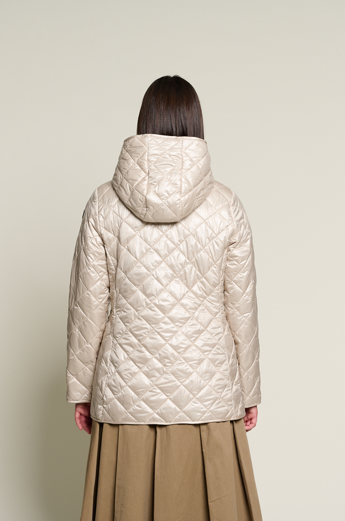 Women's Short Husky-Style Down Jacket in Champagne