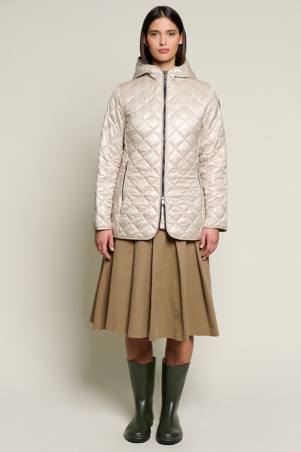 Women's Short Husky-Style Down Jacket in Champagne