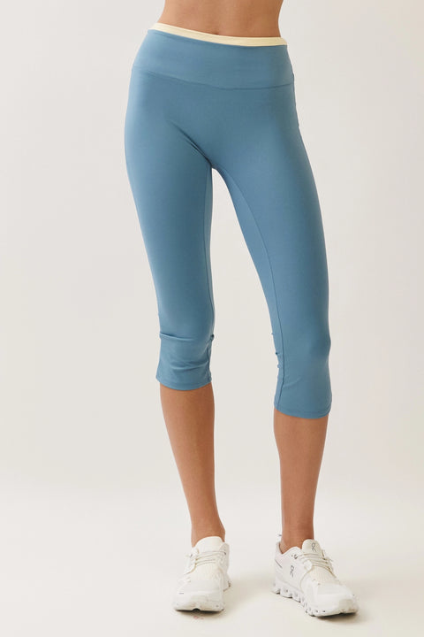 Contrast Waist Capri Leggings
