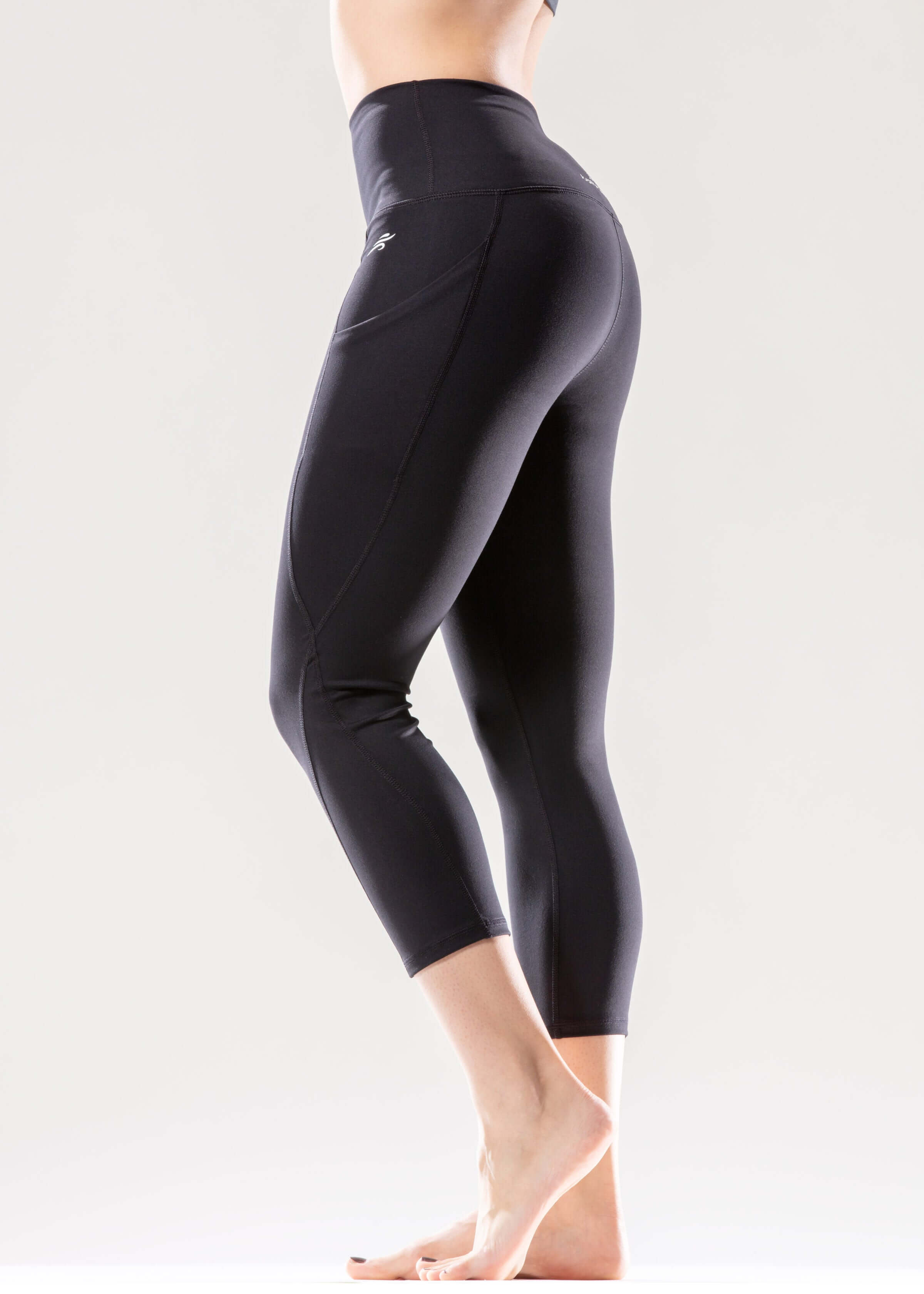 Jolie High-Waisted Capri Leggings with Hip Pockets-JupiterGear-Black-Large-Urbanheer