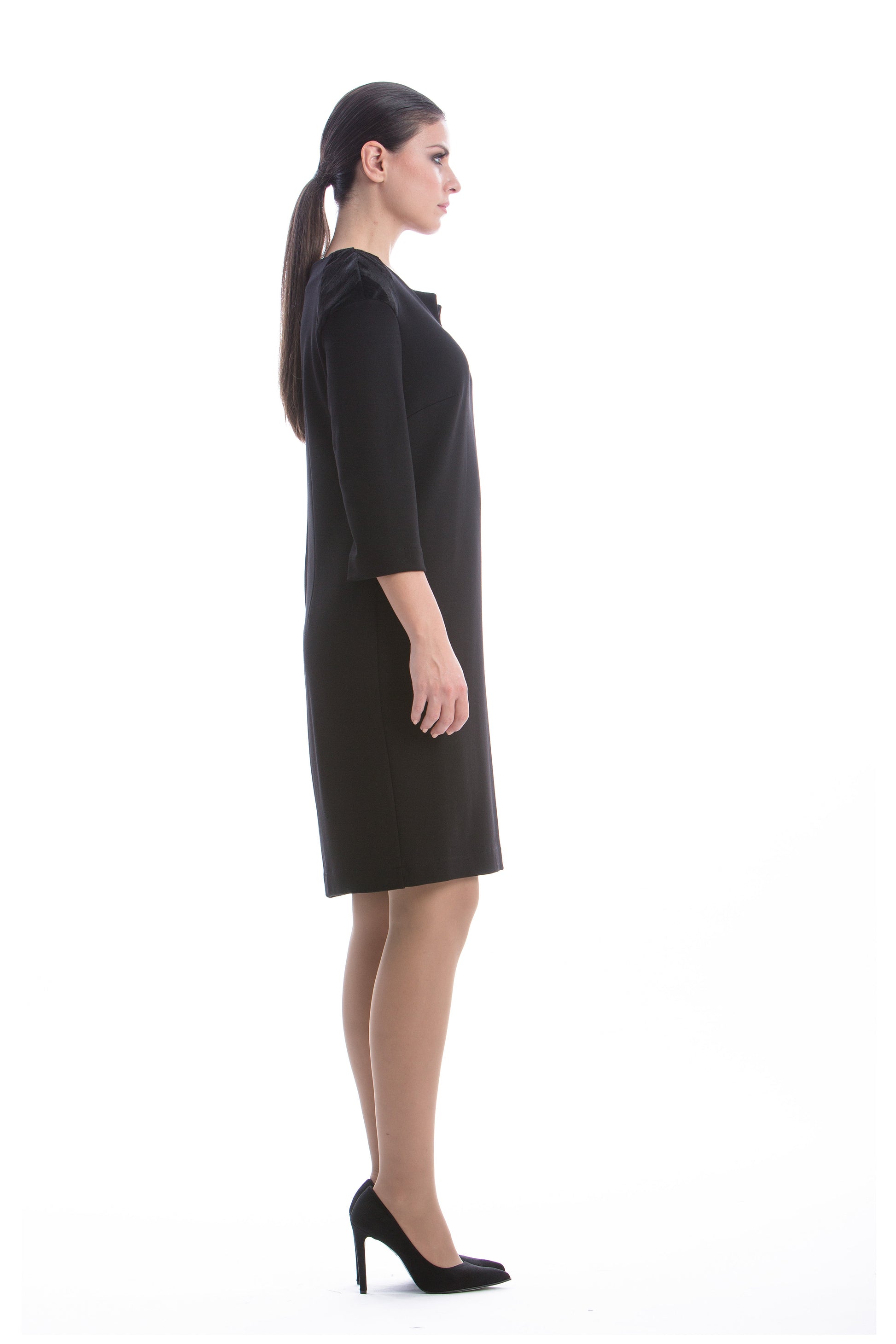 Straight Dress With Fur Detail.-Conquista-34-Urbanheer