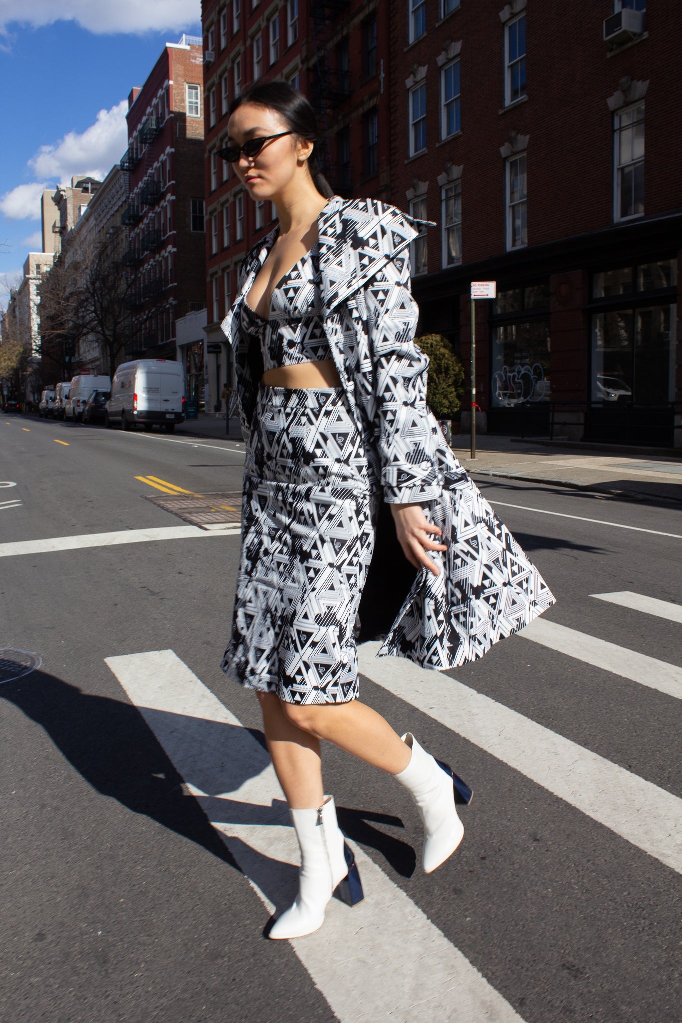 Amour Geometric Long Jacket-Le Réussi-Extra Small-Black/White-Urbanheer