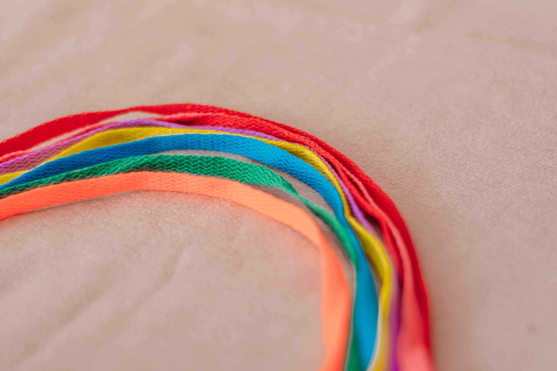 Lacing Toy \ Rainbow-LoveChildTheLabel-heart-Urbanheer