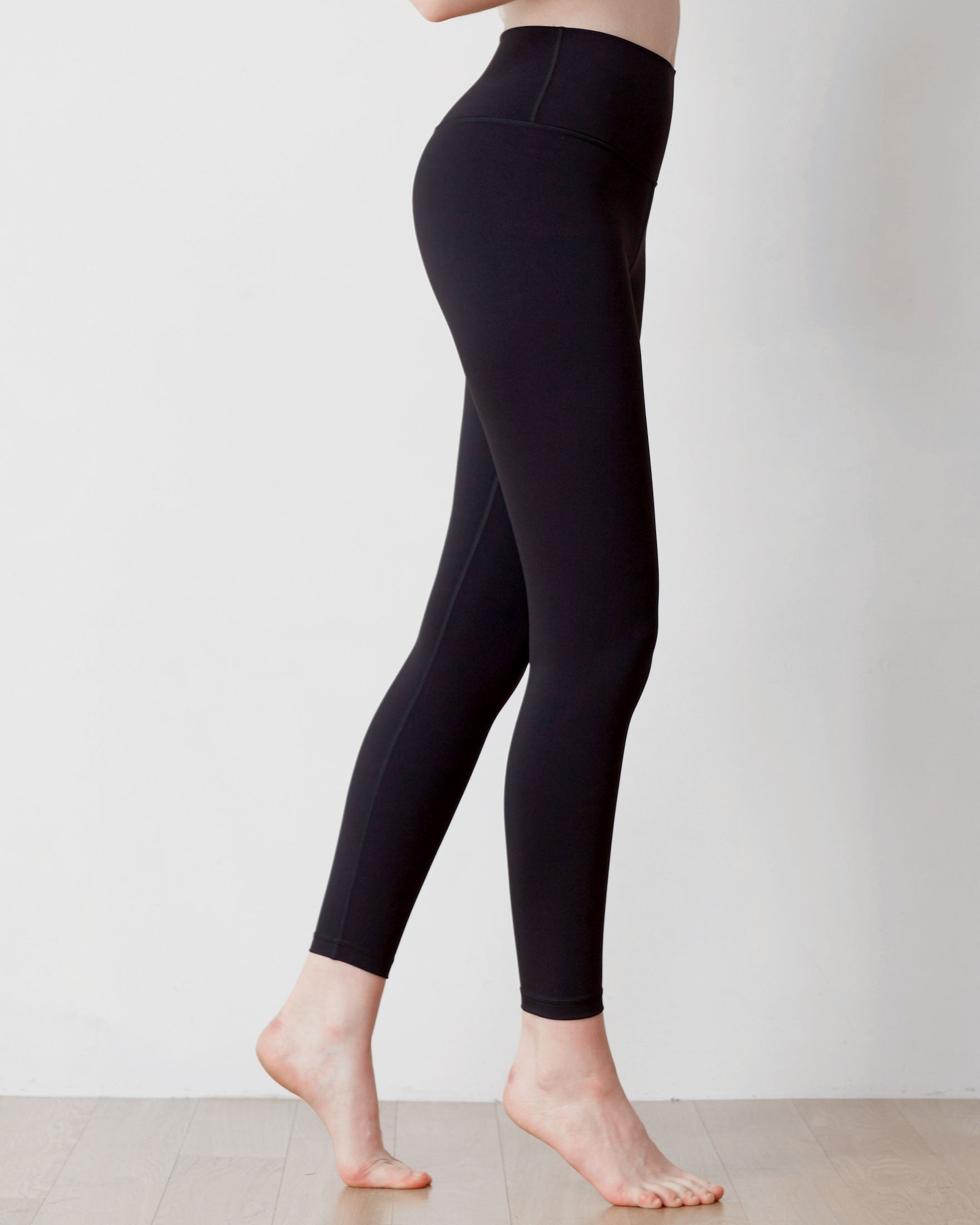 Essential Ventiflo™ Leggings 26"-Clothing - Women-rebody-Onyx Black-XS-Urbanheer