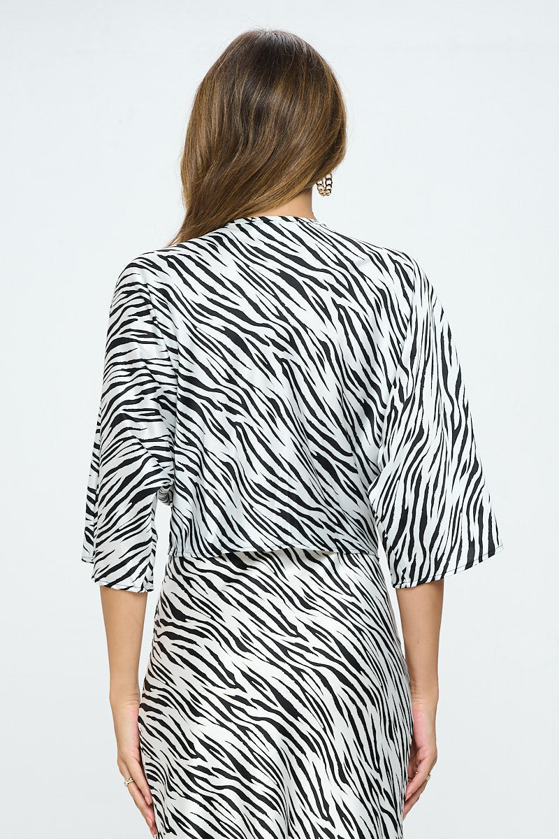 Print Satin Short Sleeve Top With Front Twist-Renee C.-1X-WHITE BLACK-Urbanheer