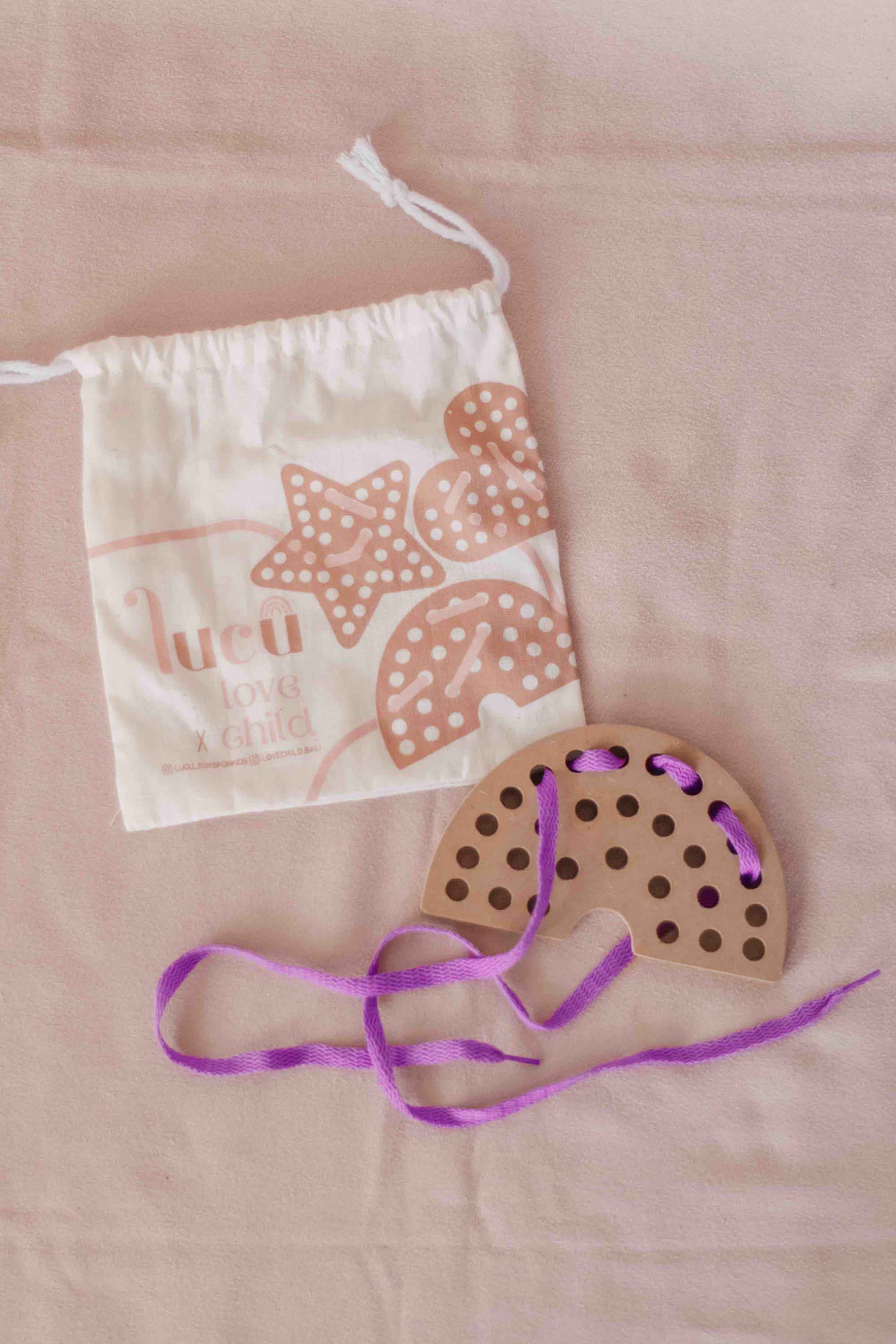 Lacing Toy \ Rainbow-LoveChildTheLabel-heart-Urbanheer