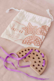 Lacing Toy \ Rainbow-LoveChildTheLabel-heart-Urbanheer