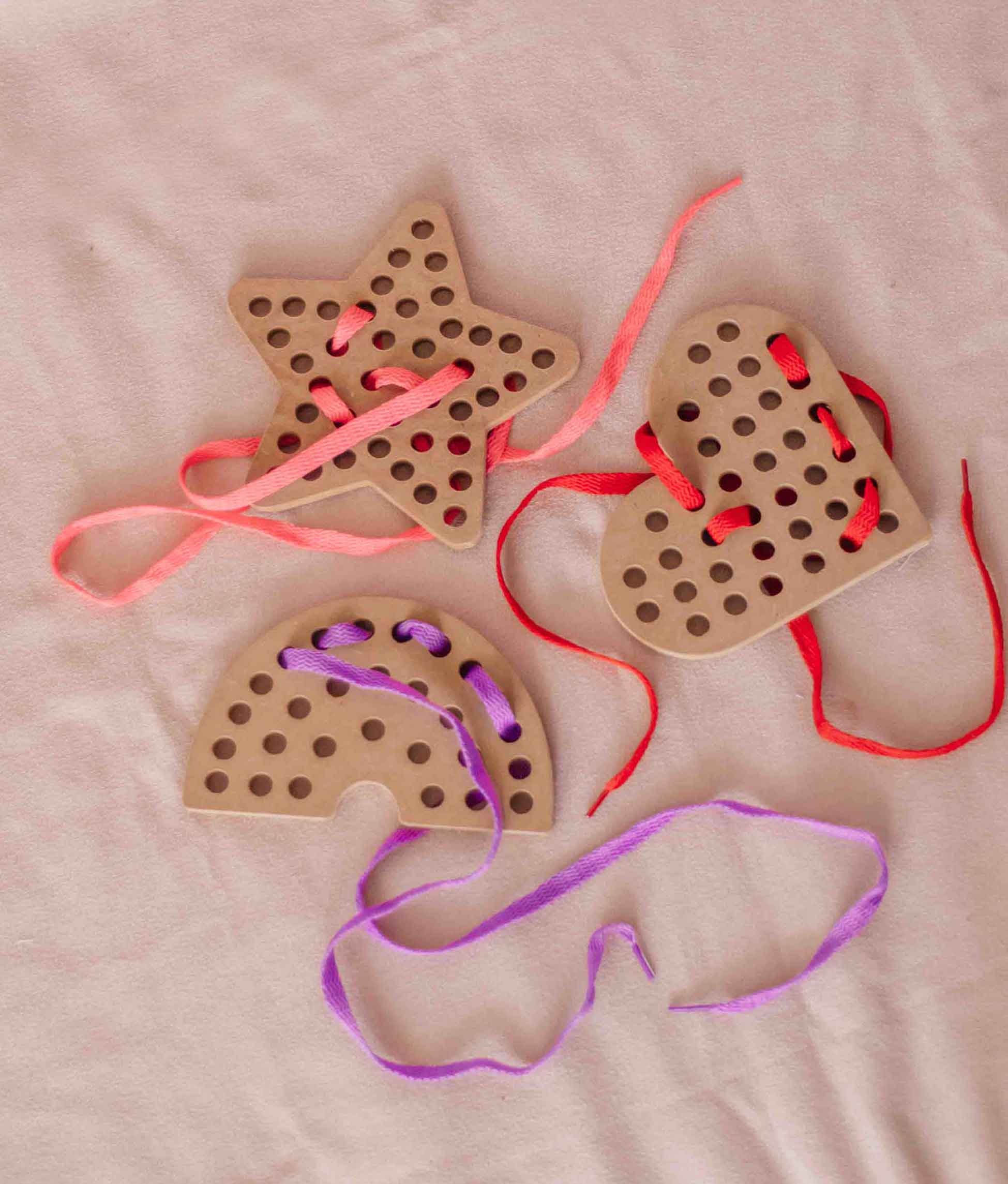 Lacing Toy \ Rainbow-LoveChildTheLabel-heart-Urbanheer