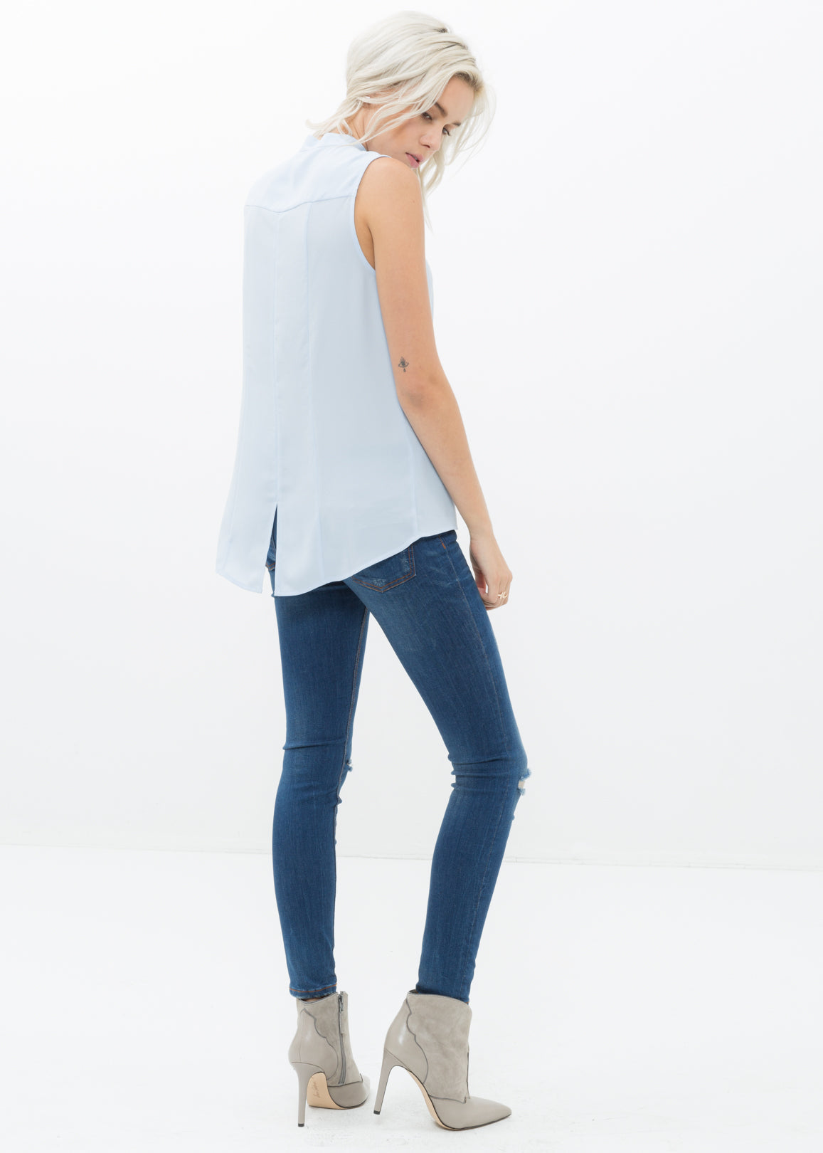 Women'S Stand Collar Sleeveless Blouse In Cloud Blue-Lemon Hera-L-Urbanheer