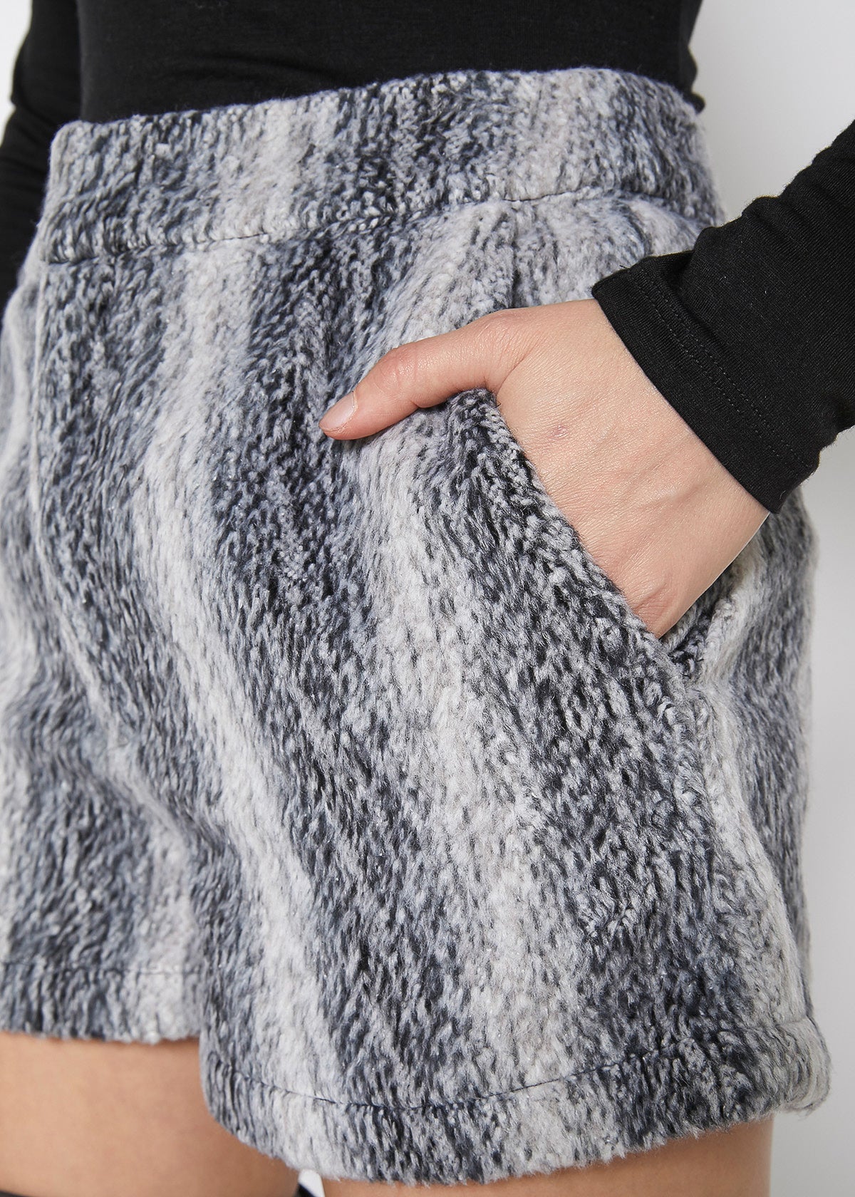 Women'S Brushed Wool Shorts In Black Ivory-Lemon Hera-L-Urbanheer