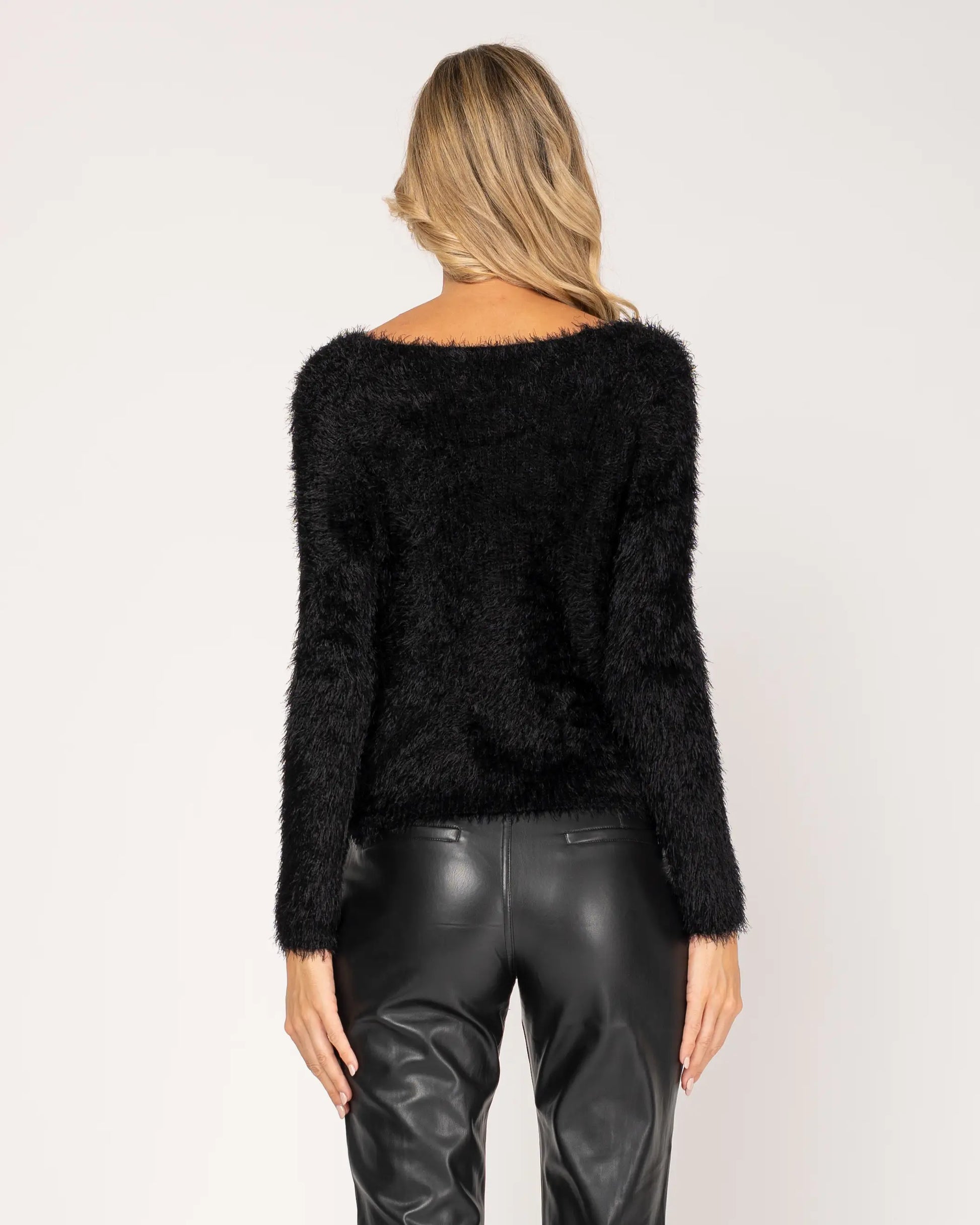 Long-Sleeved Knit Sweater.-Tantra-S-Urbanheer