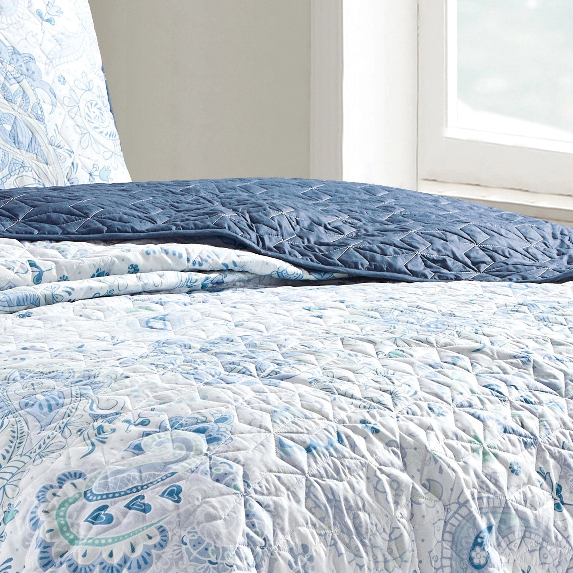 April Traditonal Abstract Jacquard Quilt - 3 Piece Set.-linen mart-King-Urbanheer