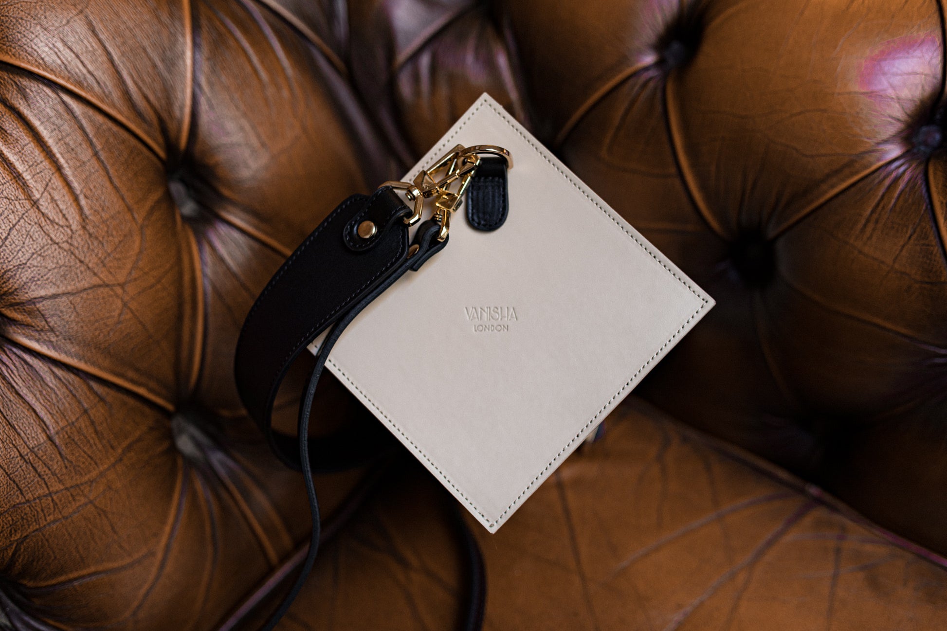 Lola Bag In Ivory And Black-Vanisha London-Urbanheer