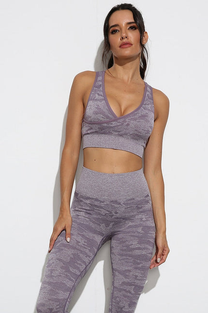 Breathable Athletic Crop Top With Padded Closure